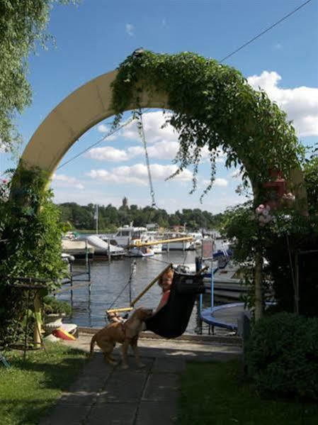 Schiffspension Luise Hotel na wodzie